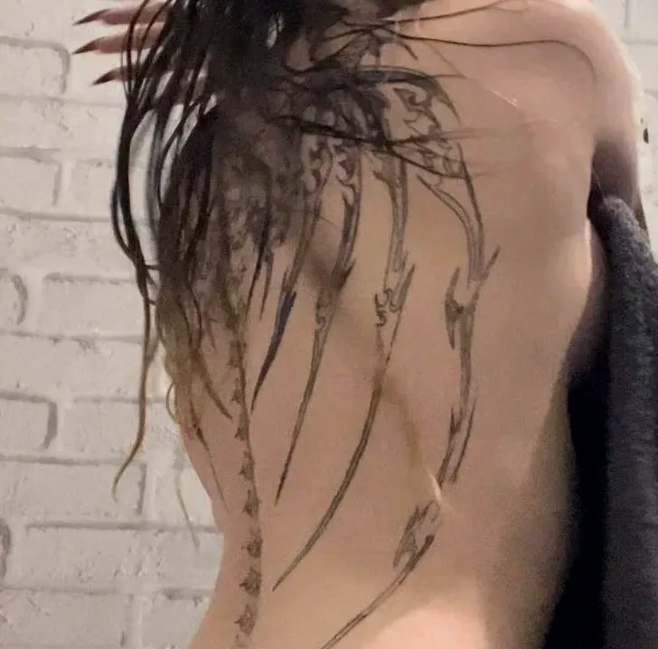 Demi, 21