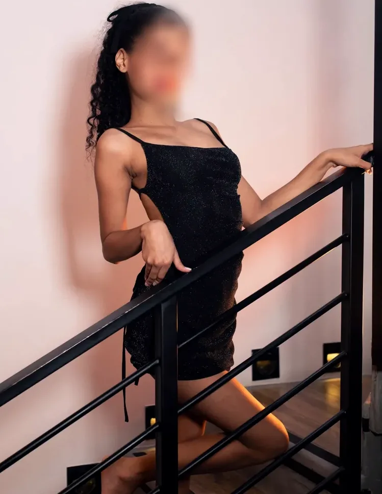 Isabella, 34