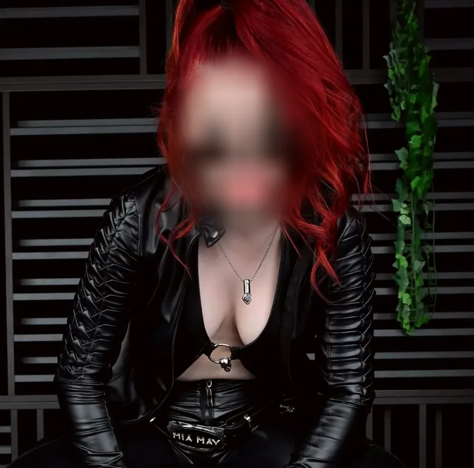 Kirsten, 24