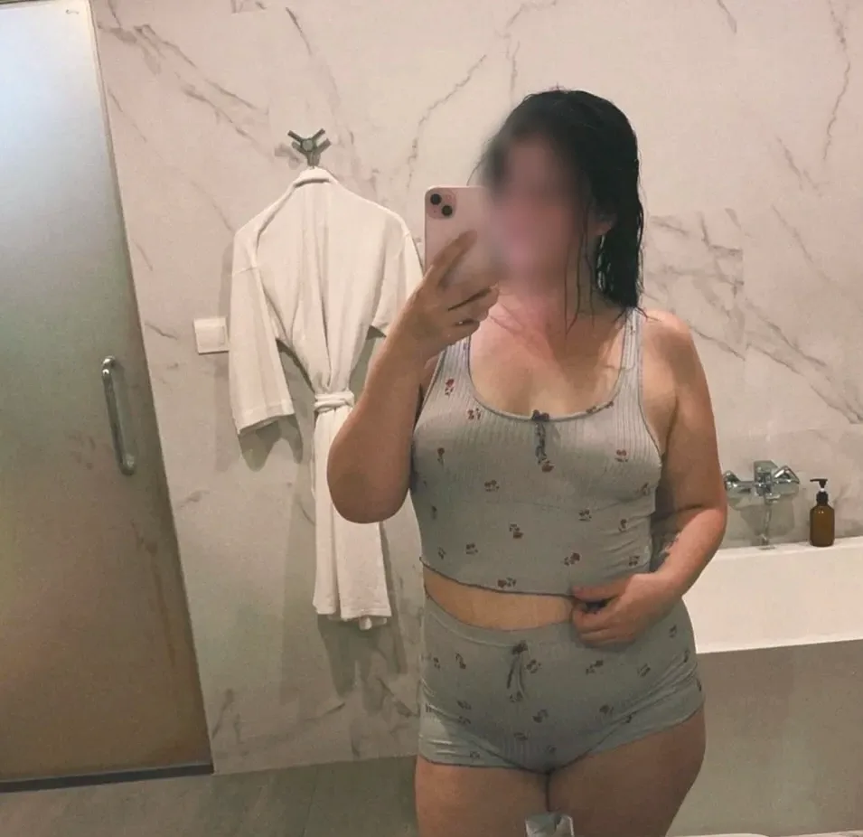 Lotte, 27